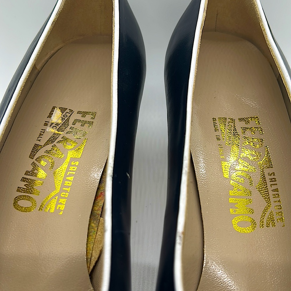 Salvatore Ferragamo Authentic Classic Navy/White Heel Shoes **Size 9B** - Picture 3 of 9